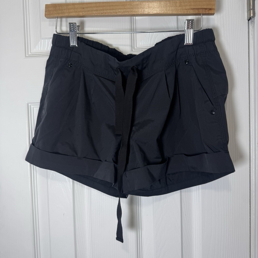 Lululemon Spring Break Away Shorts Green Black Drawstring Cuffed Sz 4
